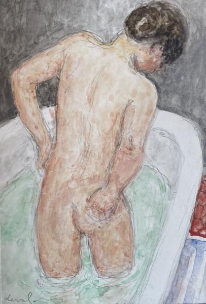 Femme debout de dos dans une baignoire